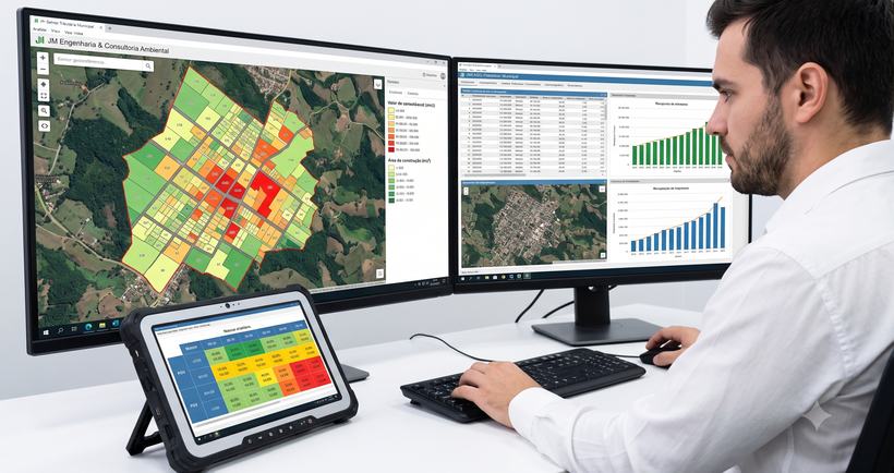 Sistema de gestão tributária com mapa de valores e dashboards de arrecadação